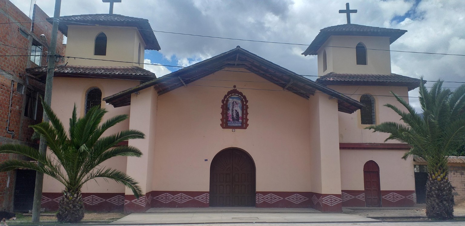 The facade of Nuevo Tingo’s church with two towers