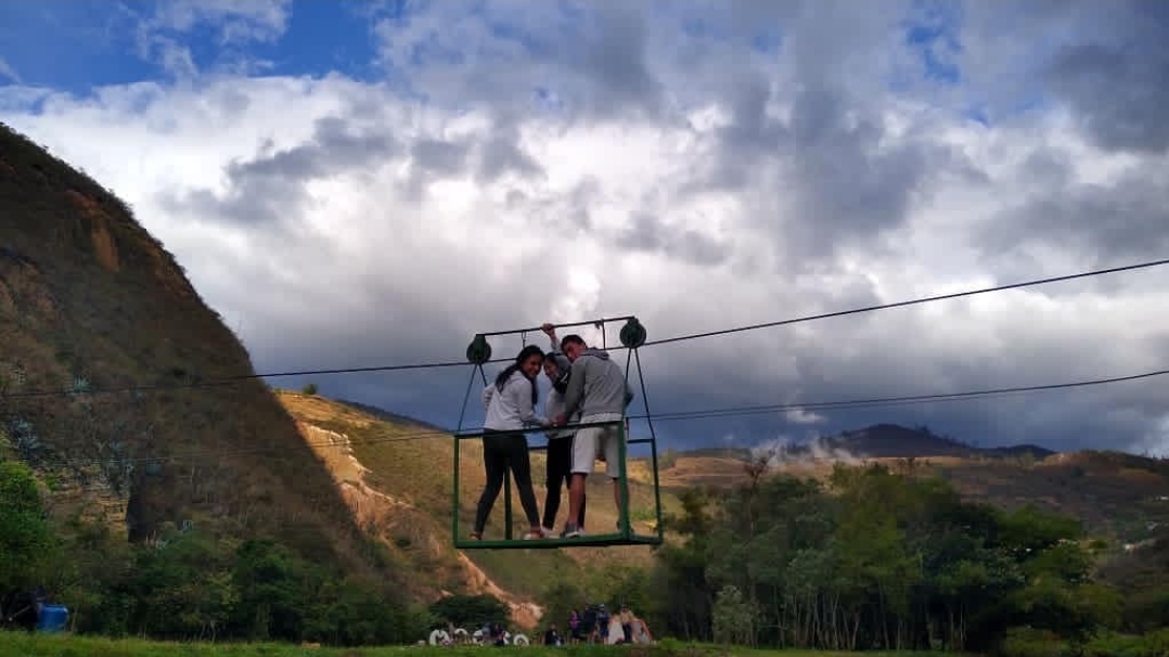 Cradle crossing Utcubamba river to Macro